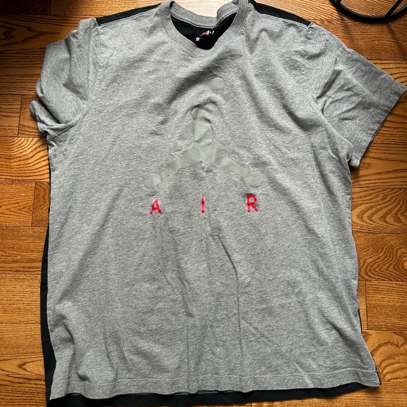 Men’’s Air Jordan tshirt in a size x-large. Perfect condition - Picture 1 of 2